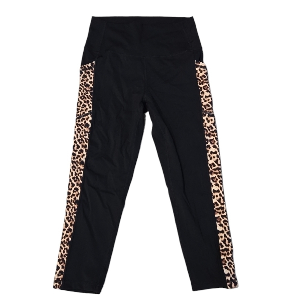 ZYIA ACTIVE LEOPARD POCKET BRILLIANT HI-RISE CAPRI 20". SIZE 6-8.